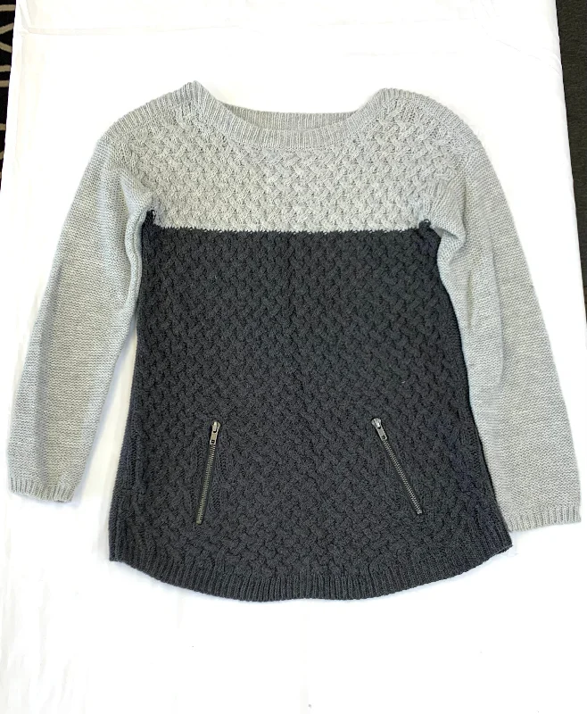 Sweater By Clothes Mentor In Grey, Size: M