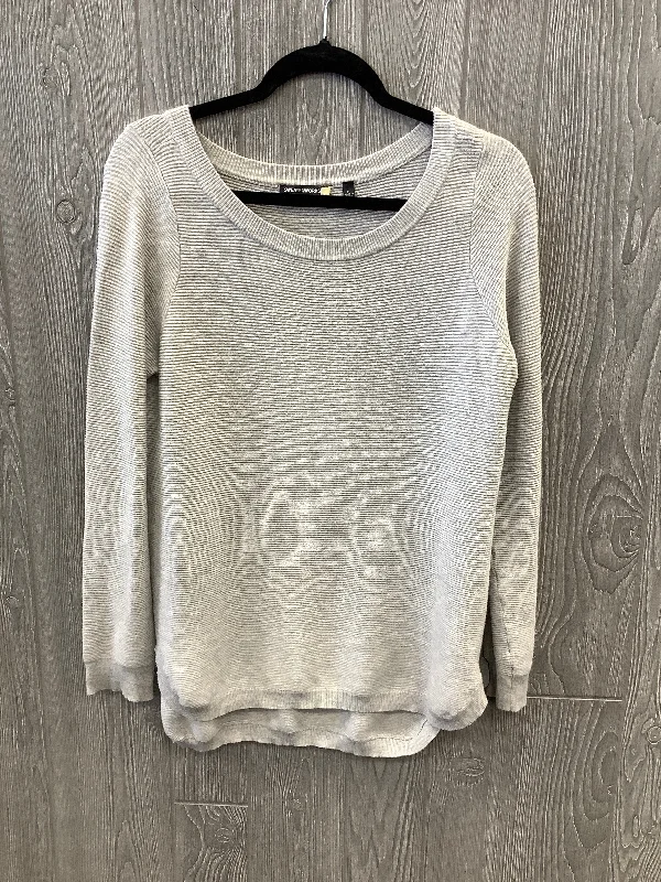 Sweater By Clothes Mentor In Grey, Size: M